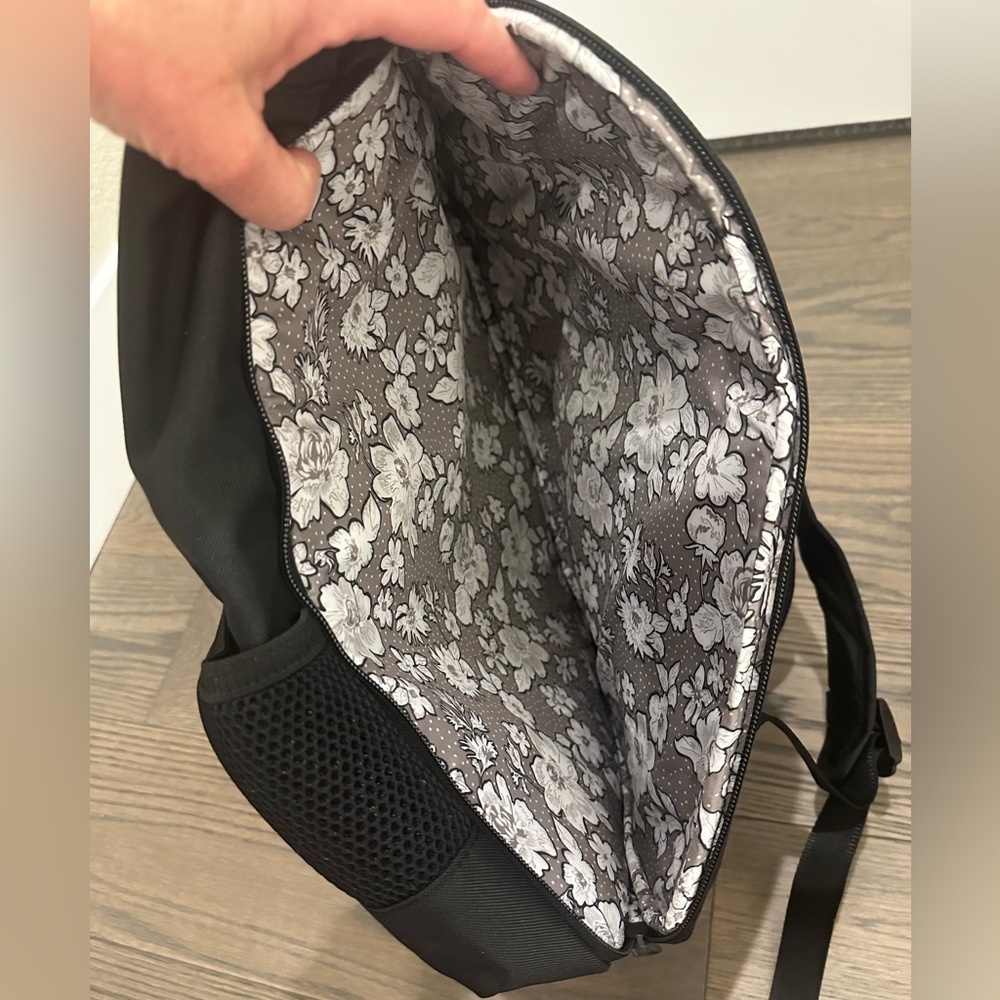 Vera Bradley Daytripper Backpack NWT - Picture 14 of 16